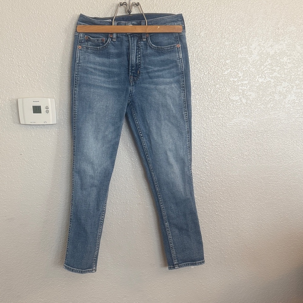 GAP Women's Light-Medium Blue Skinny Jeans